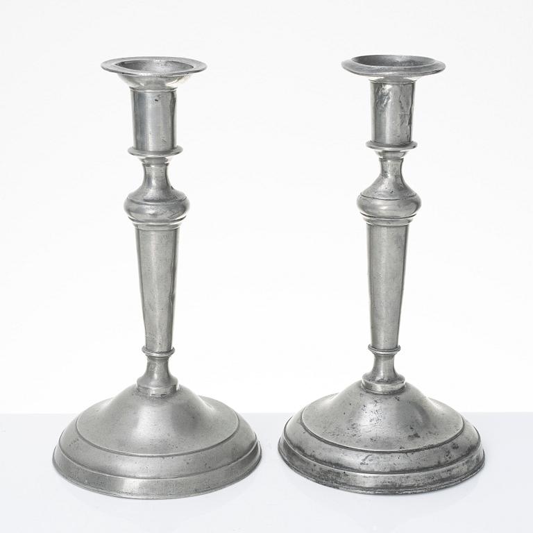 Ljusstakar, 2 par, tenn, bl.a. Israel Berglund, Malmö, 1800-tal.