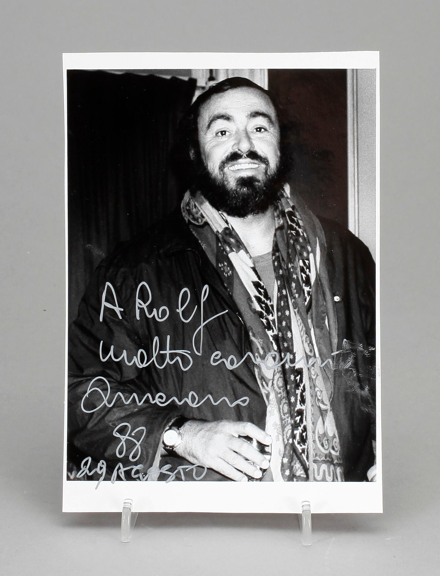 AUTOGRAFER SÅNGARE OCH MUSIKER, 9 st, främst Birgit Nilsson o Luciano Pavarotti.