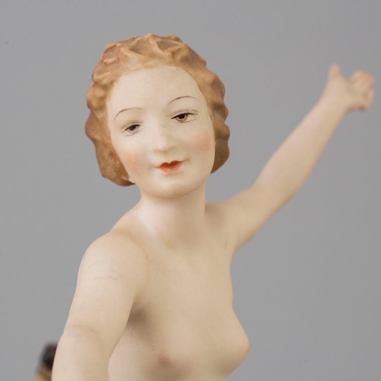 A 1930s Art Déco porcelain figurine by Hutschenreuther, Germany.