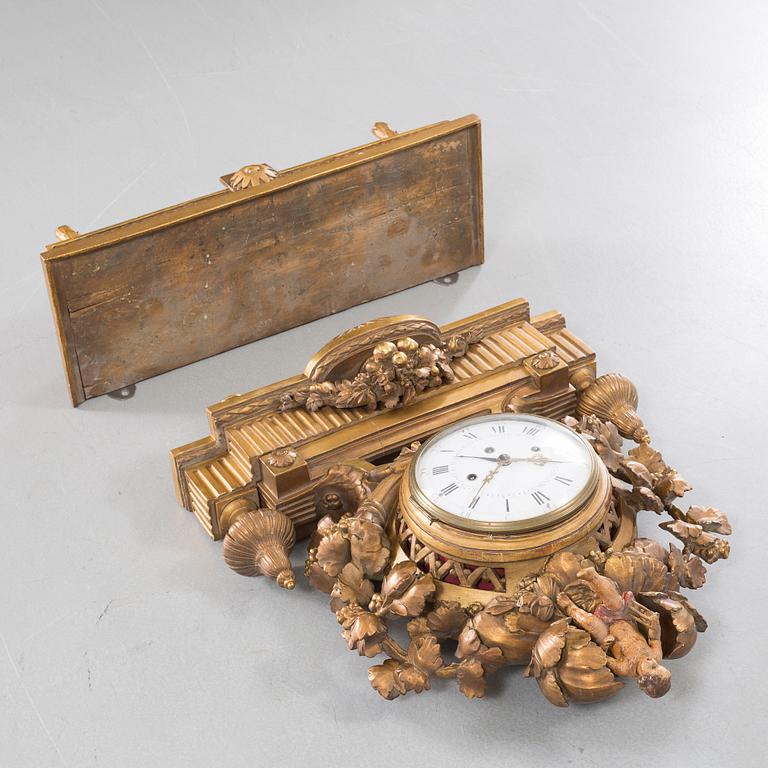 A mantlepiece clock with console from the second half of the 19th century.