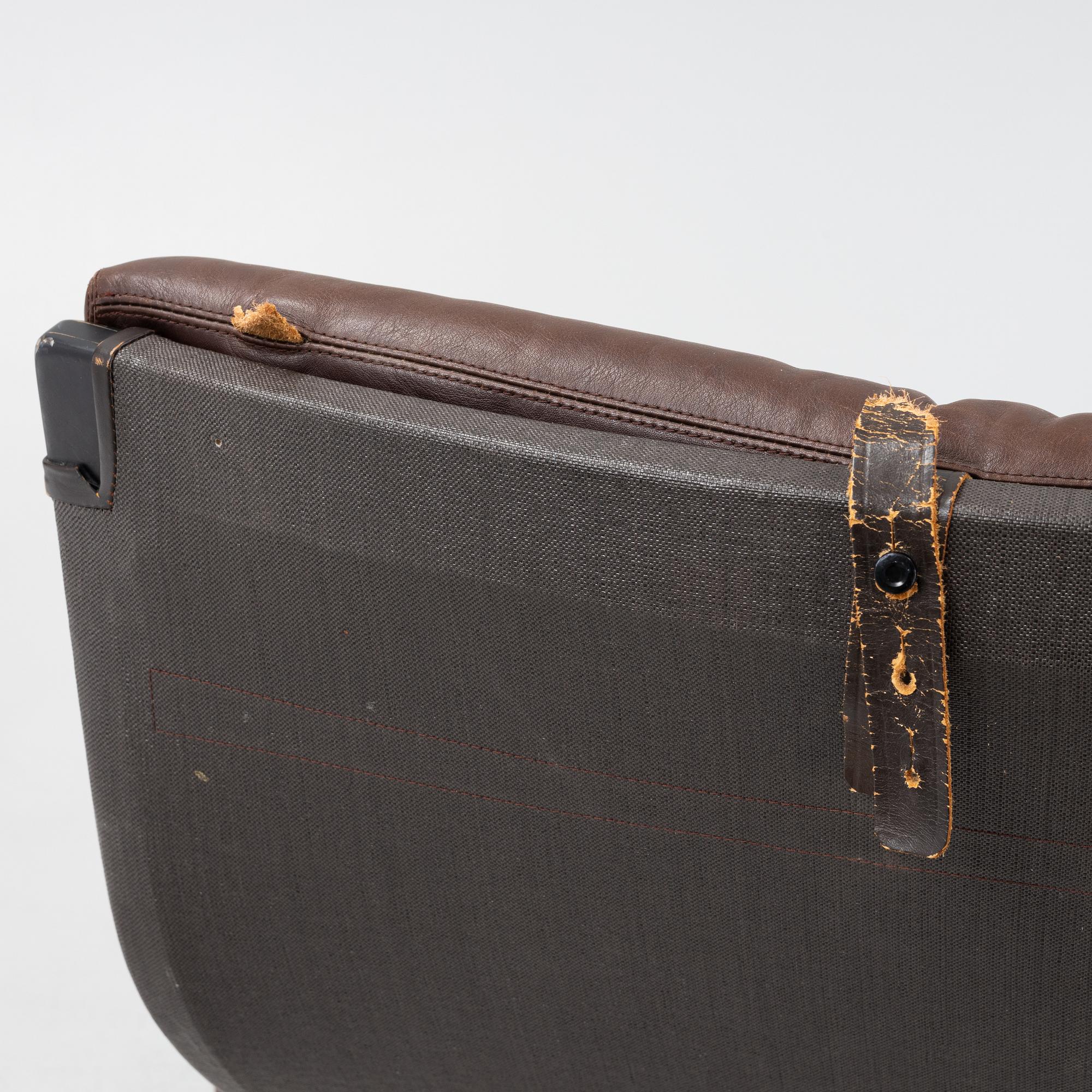 Bruno Mathsson, fåtölj med fotpall, "Pernilla", Dux, 1900-talets andra hälft.