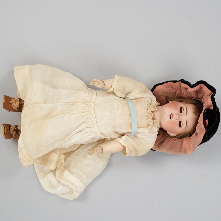 a porcelain doll probably by Kämmer & Reinhardt/Simon & Halbig 117, Germany ca 1916.