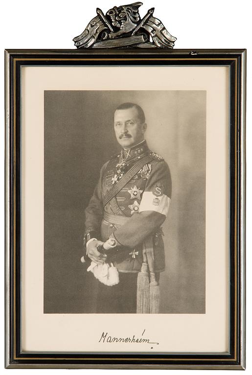 Mannerheim, painokuva kehystettynä.