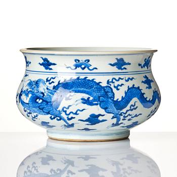 A blue and white Transition four clawed dragon incense burner, 17th century.