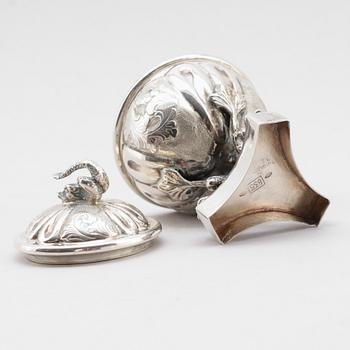 LOCKPOKAL, silver 835, renässansstil, 1900-talets första hälft. Vikt ca 172 gram.