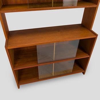 Bokhylla med vitrinskjutdörrar, 1900-talets mitt.