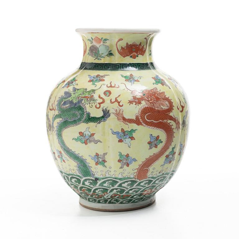 A Chinese porcelain vase, 20th century.