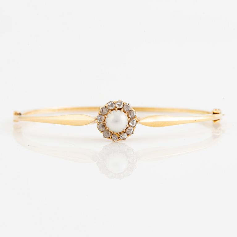 Bracelet in 18K gold with a half-pearl and rose-cut diamonds.