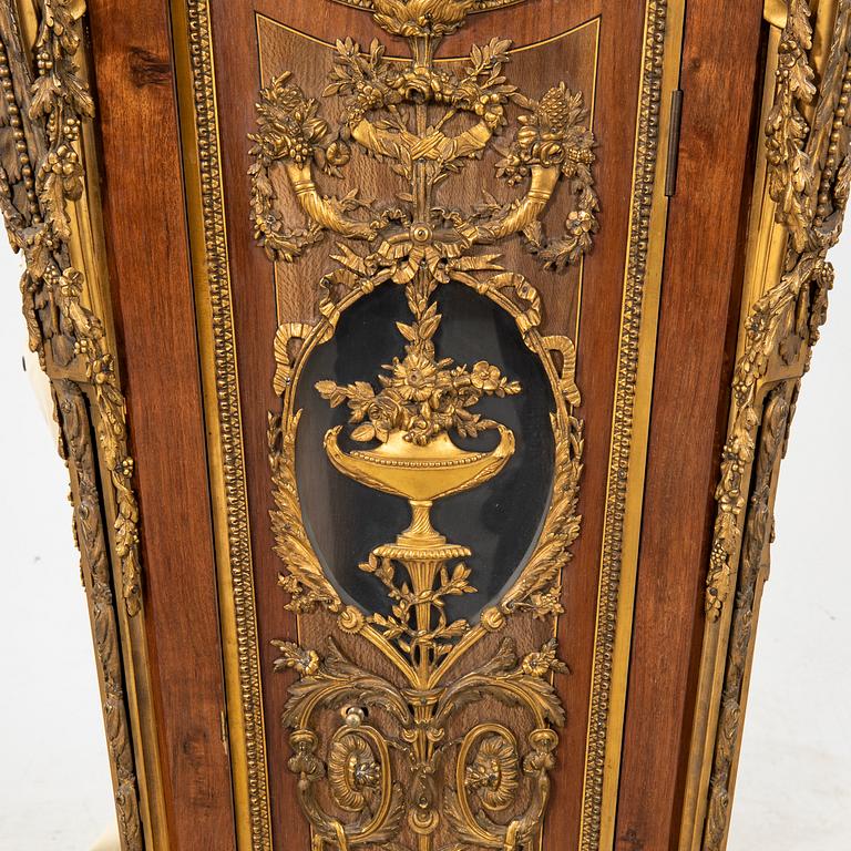 Golvur Louis XV-stil 1800-talets senare del.