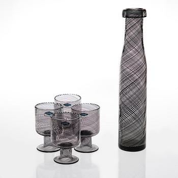 KAJ FRANCK, FLASKA OCH FYRA POKALER. Sign. K. Franck, Nuutajärvi Notsjö -63/64.