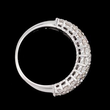 RING, 37 briljantslipade diamanter, tot. 2.40 ct.