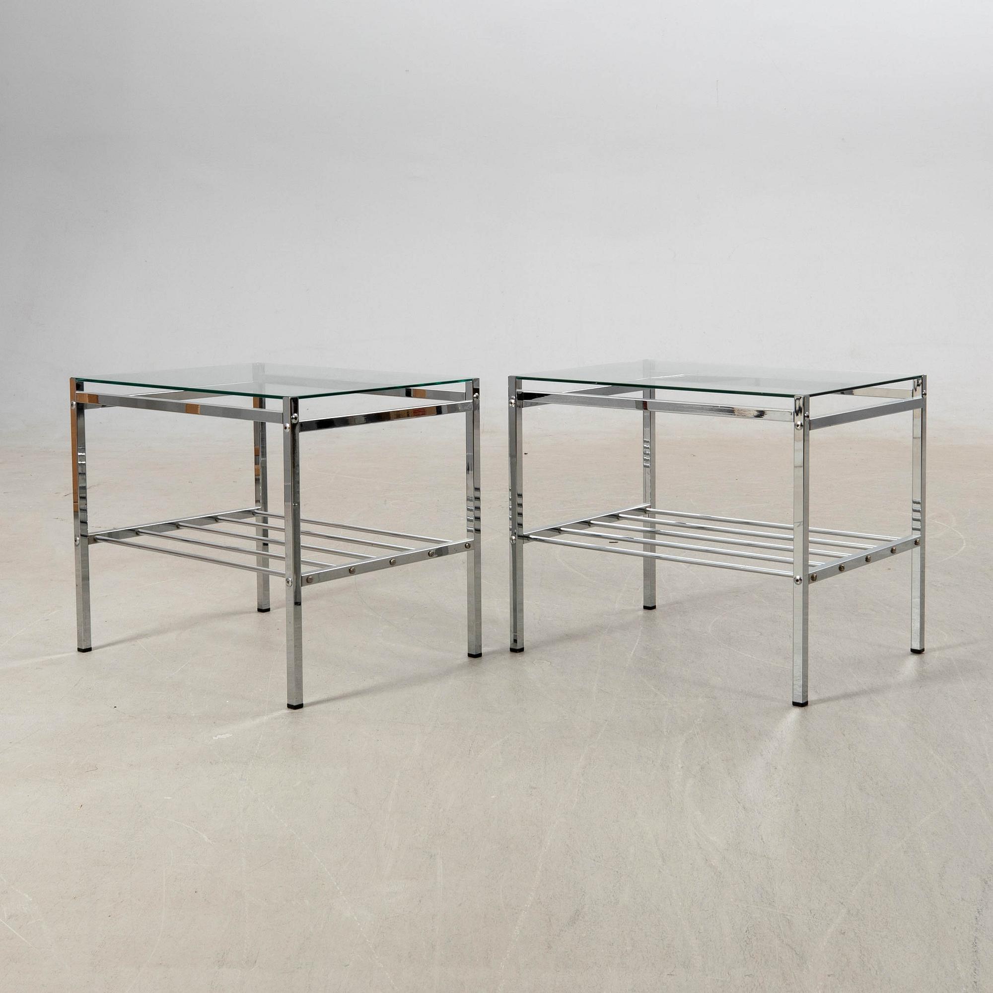 Side table 1 pair late 20th century/early 21st century.