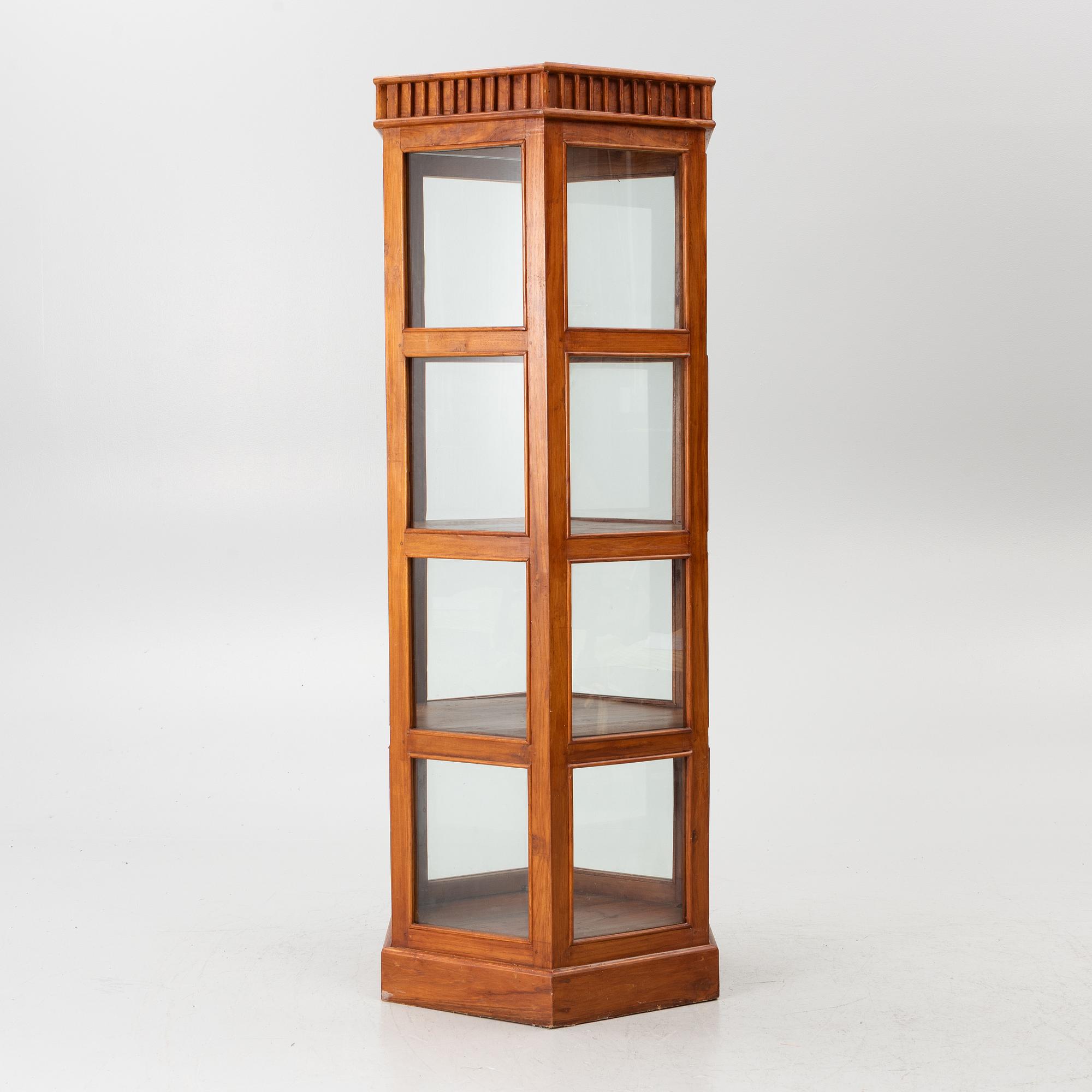 Display cabinet, 20th century.