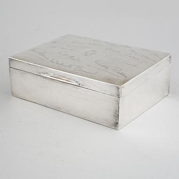 FAT samt SKRIN, silver, Mappin & Webb, Sheffield, omkring 1900-talets mitt. Fatets vikt 558 g.