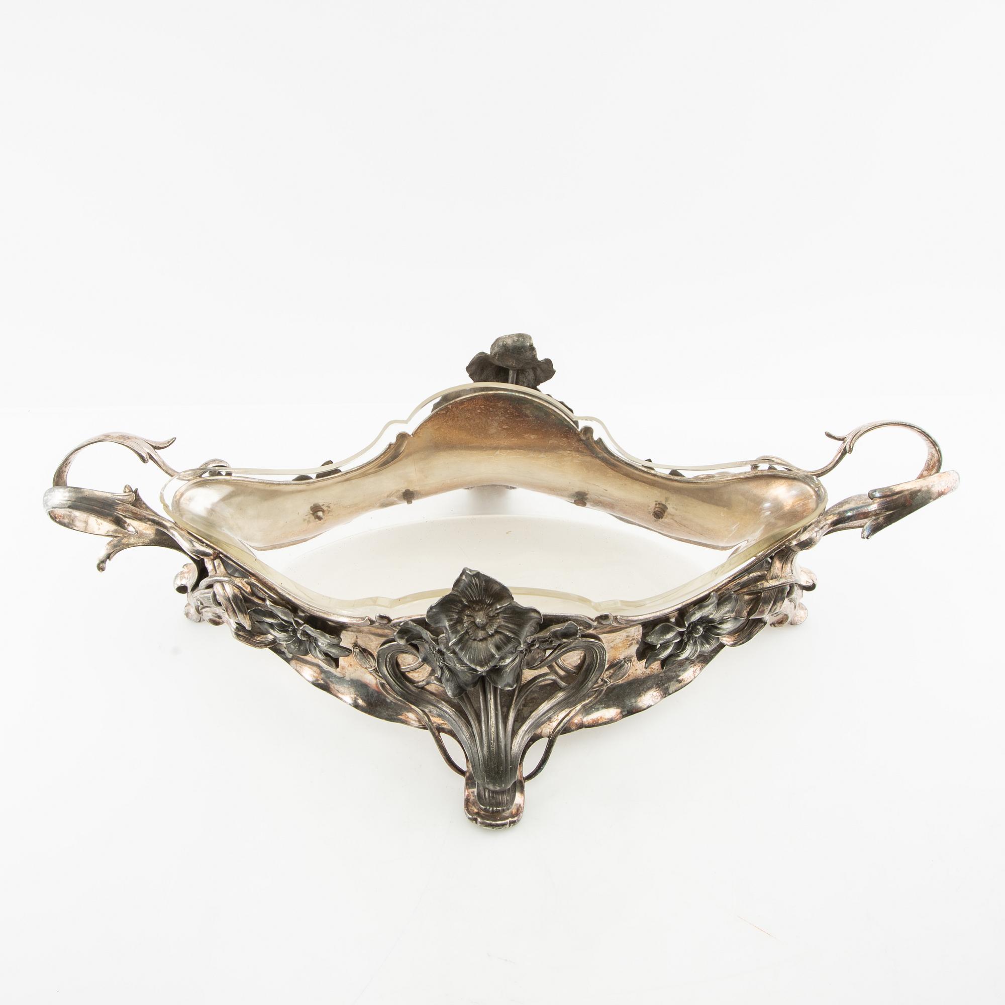 Jardinière Wurtembergische Metalwaren fabrik Art Nouveau around 1900 silver-plated (Britannia metal).