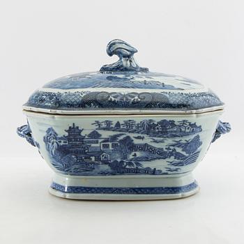 Terrin med lock och fat Kina Qianlong (1736-95) porslin.