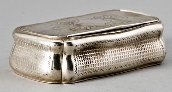SNUSDOSA, silver, nyrokoko, Österrike-Ungern, troligen sent 1800-tal. Vikt ca 70 gram.