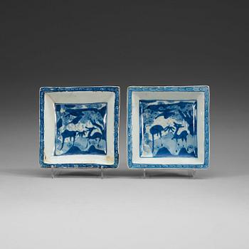1690. A pair of blue and white dishes, Ming dynasty, 17th Century.
