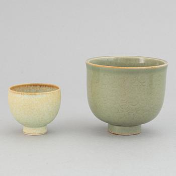 Lasse Östman, a set of four stoneware vases and two bowls.