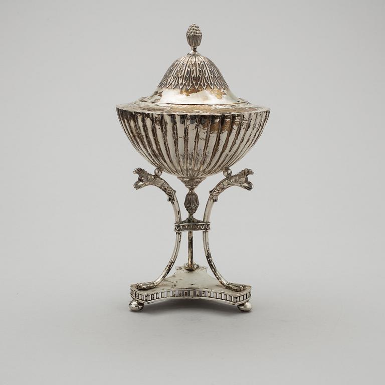 STRÖSOCKERSKÅL med LOCK, silver, GAB, Stockholm, 1905. Vikt ca 572g.