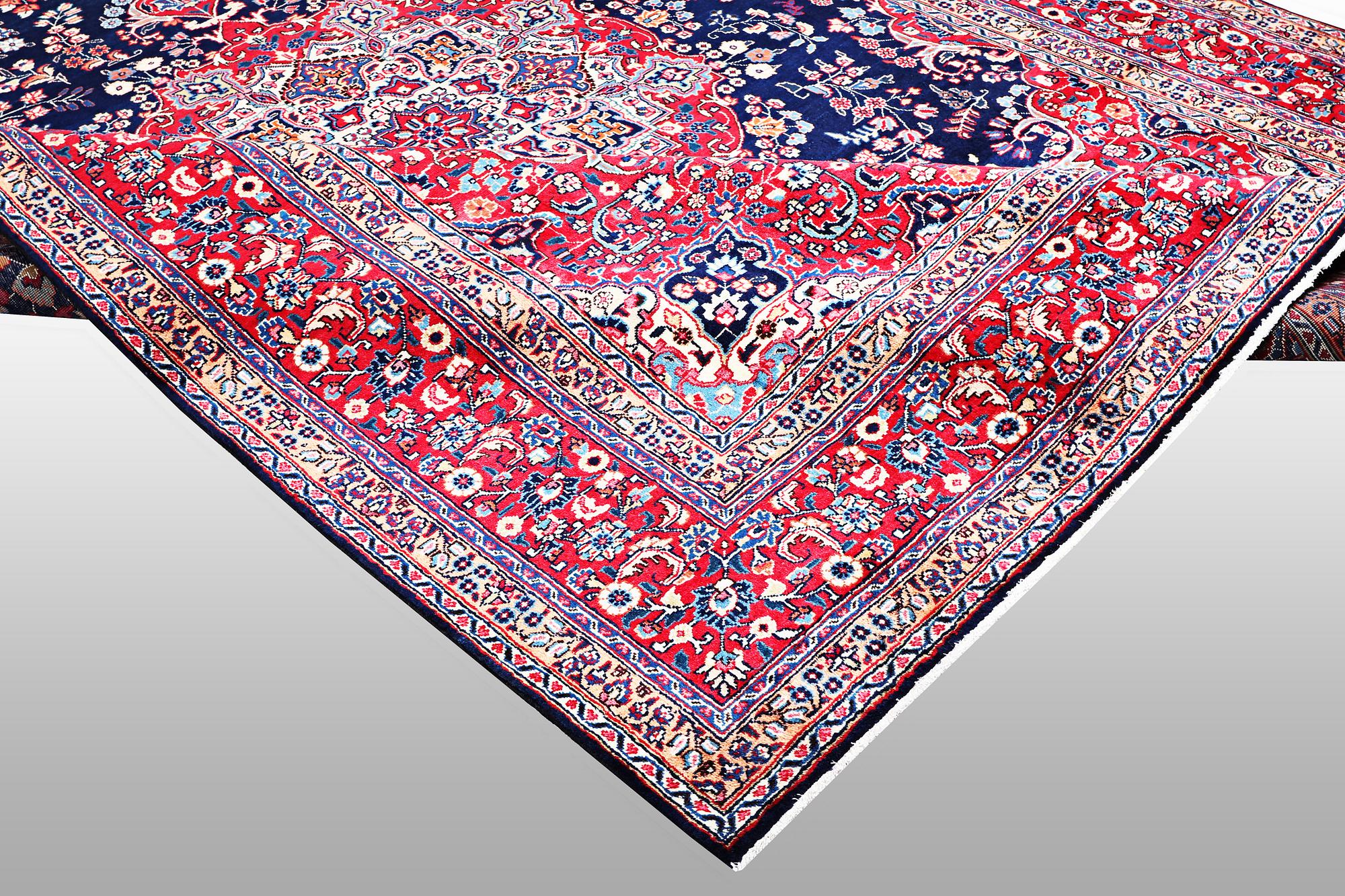 Carpet, Tabriz, ca 404 x 294 cm.