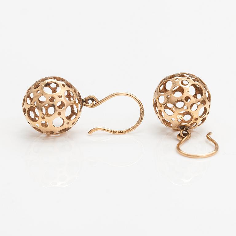 Liisa Vitali, A pair of 14K gold earrings "Leppäkerttu". Westerback, Helsinki 1970.