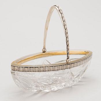 A CAVIAR BOWL, silver and cut glas, Russia, Moscow 15th artel, dated 1914.