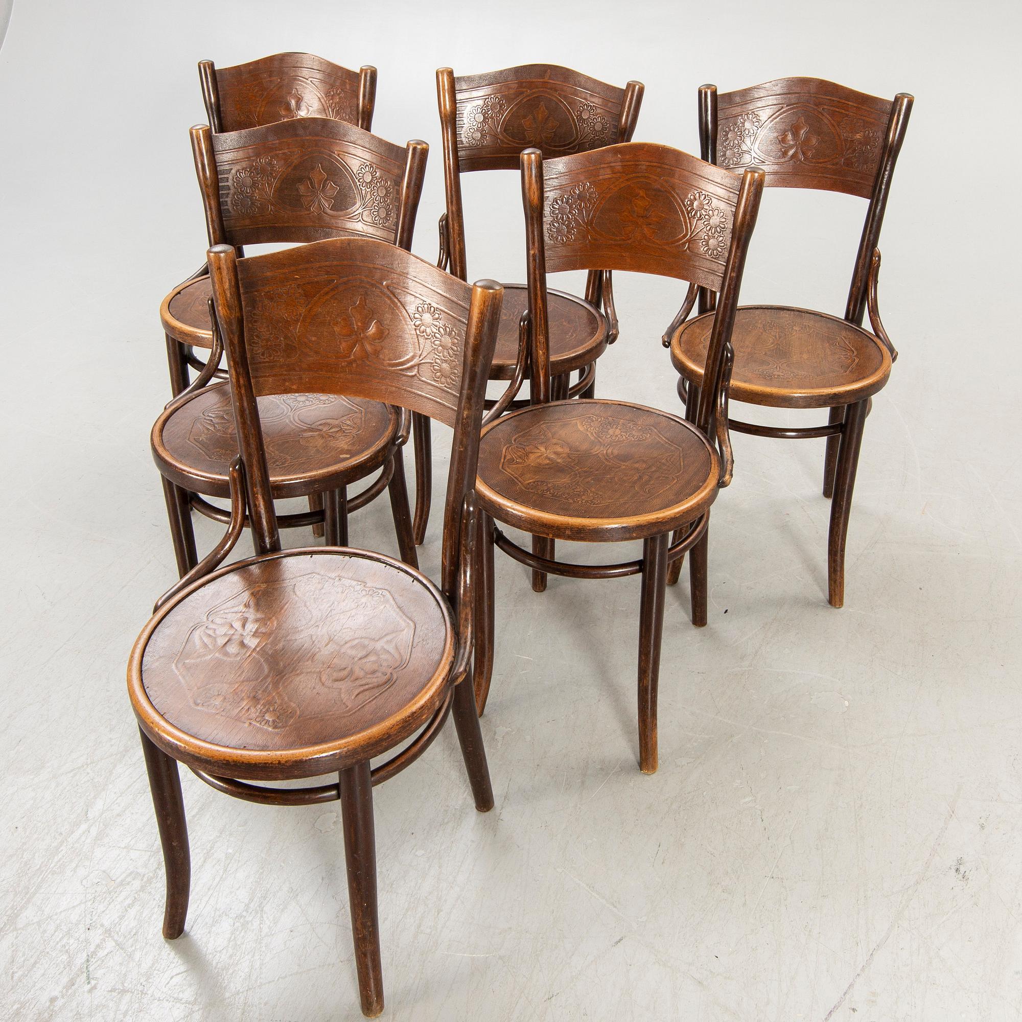 A set of six Thonet chairs first half of the 20th century.