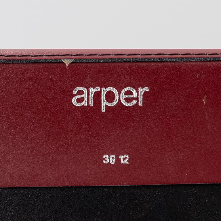 Lievore Altherr Molina, Four 'Norma' bar stools, Arper.