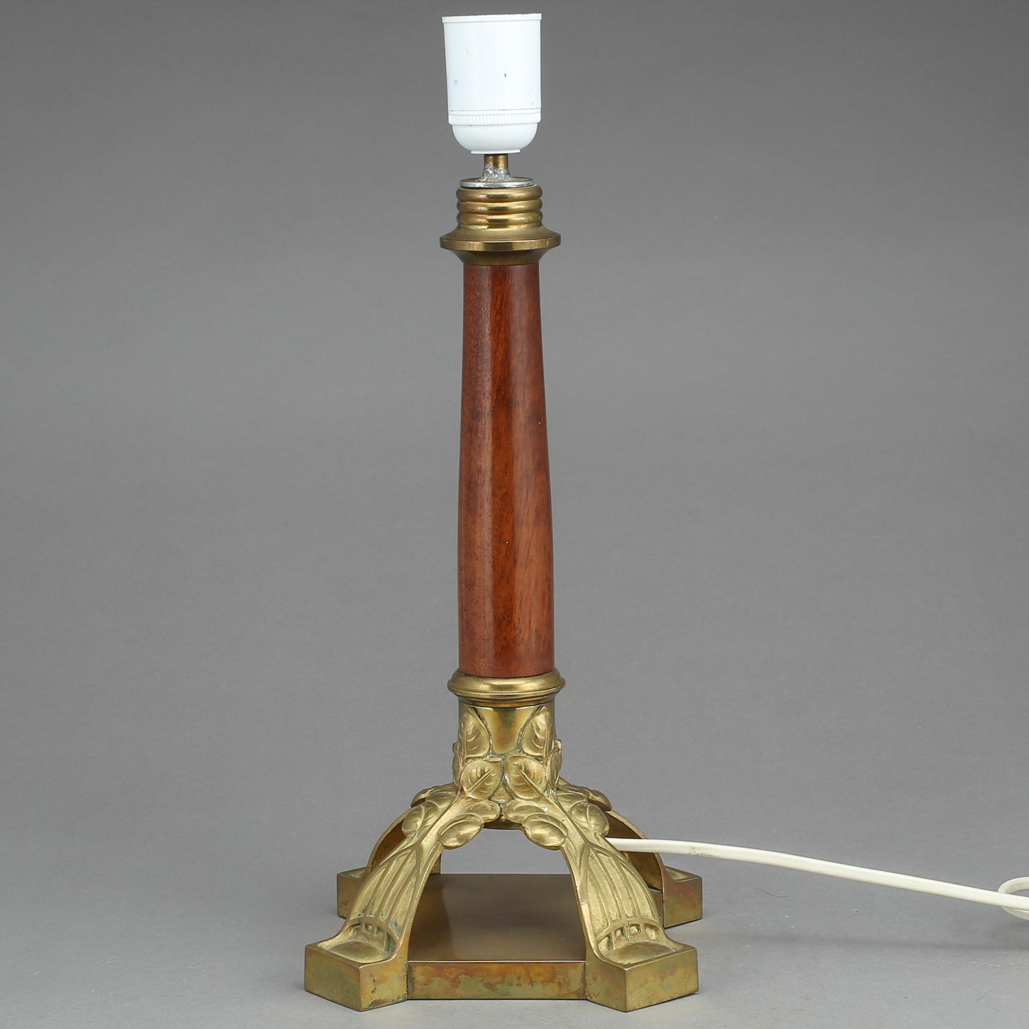 BORDSLAMPA, jugend, 1900-talets början.