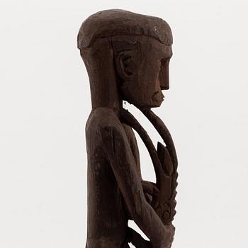 Skulpturer, tre stycken, hardwood. Asmat, Indonesien, 1900-tal.