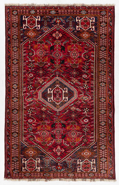 A Kashgai carpet, approx. 250 x 160 cm.