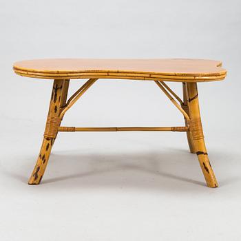 A mid-20th century table.