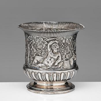 152. An 19th/20th century silver plated beaker/vase.