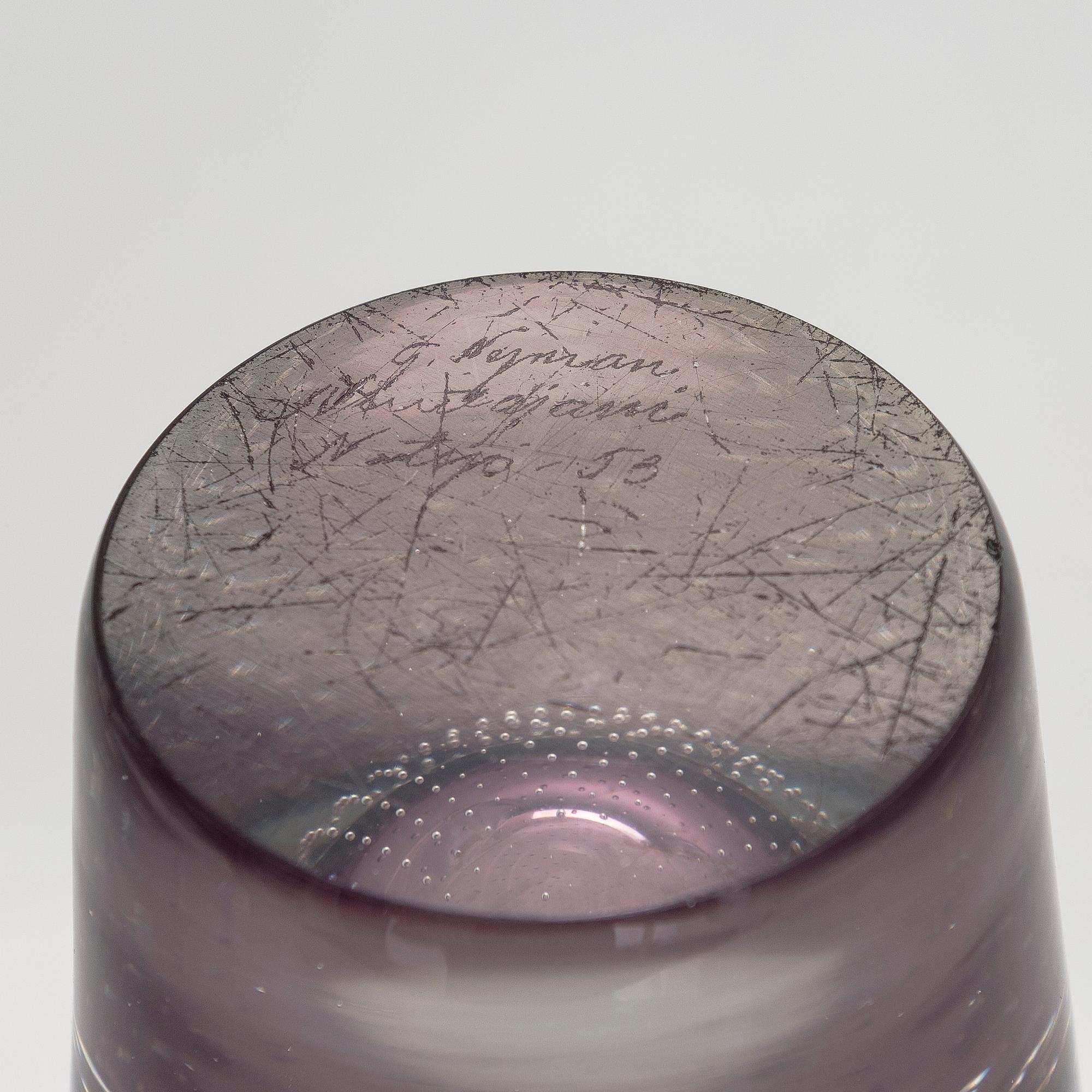 Gunnel Nyman, vas, modell "GN 12", signerad G. Nyman Nuutajärvi Notsjö -53.