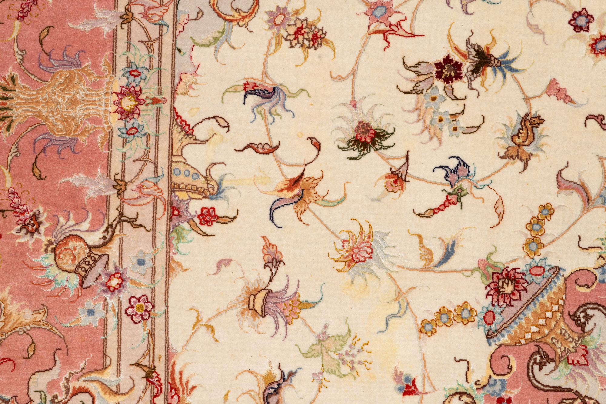 Rug, Tabriz, approx. 305 x 203 cm.
