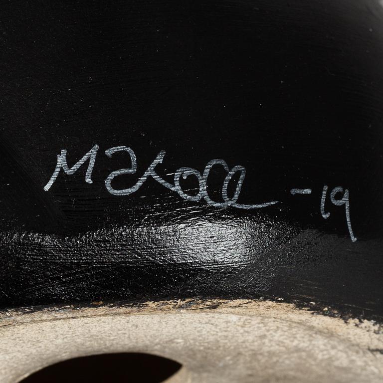 MAKODE LINDE, sculputre, "Manike Neko", signed and dated -19.