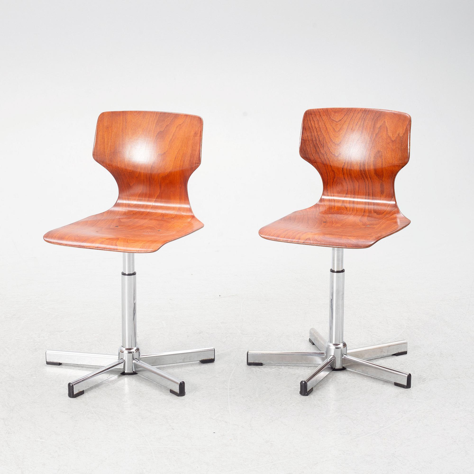 Stolar, ett par, samtida.