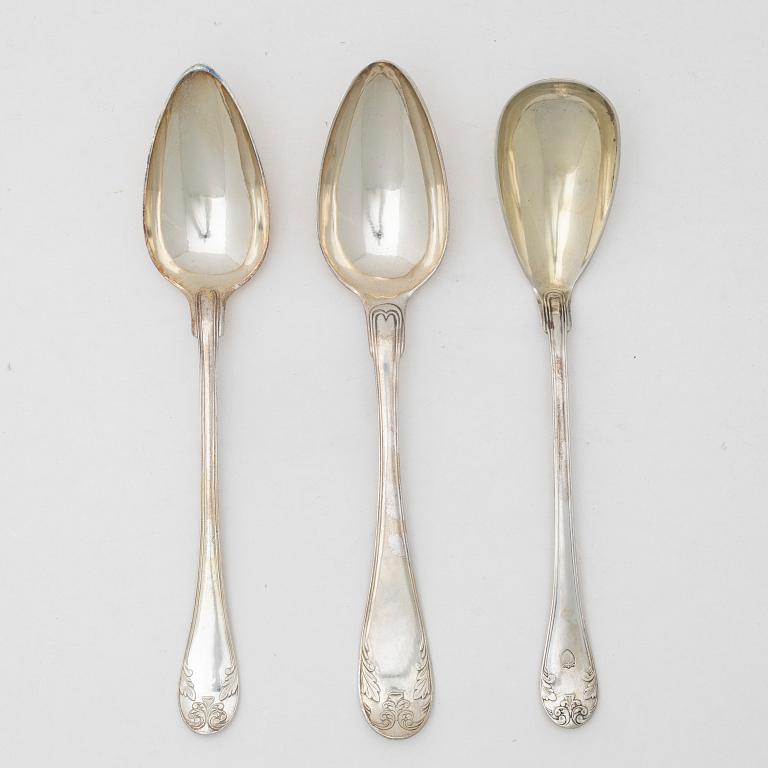 Raguskedar/serveringsskedar, 3 st, silver, Stockholm, G Möllenborg 1824 resp G Folcker 1828-1834.