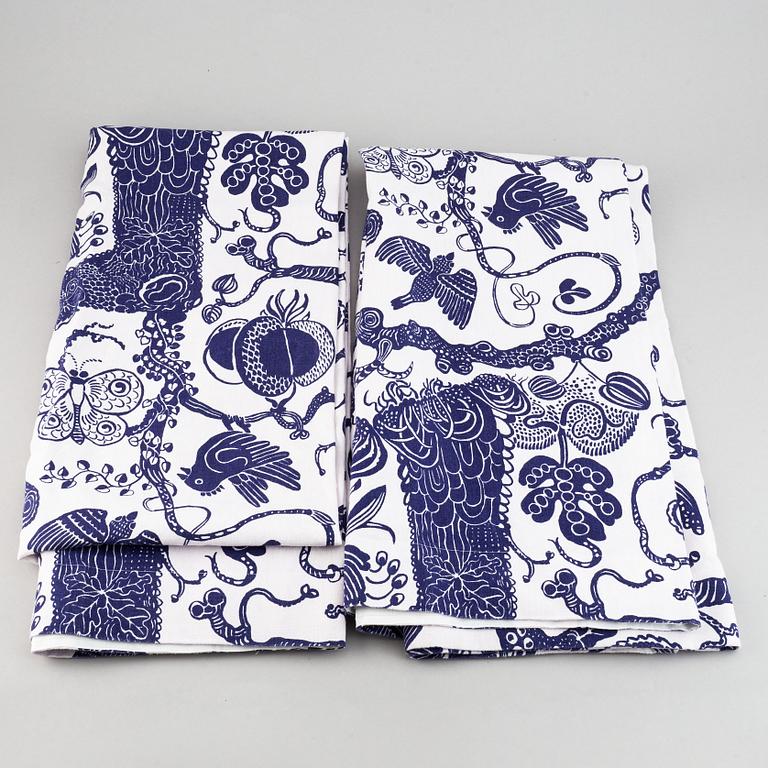 A pair of linnen curtain lengths, "Djungel" design Josef Frank for Svenskt Tenn. 230 x 120 cm.