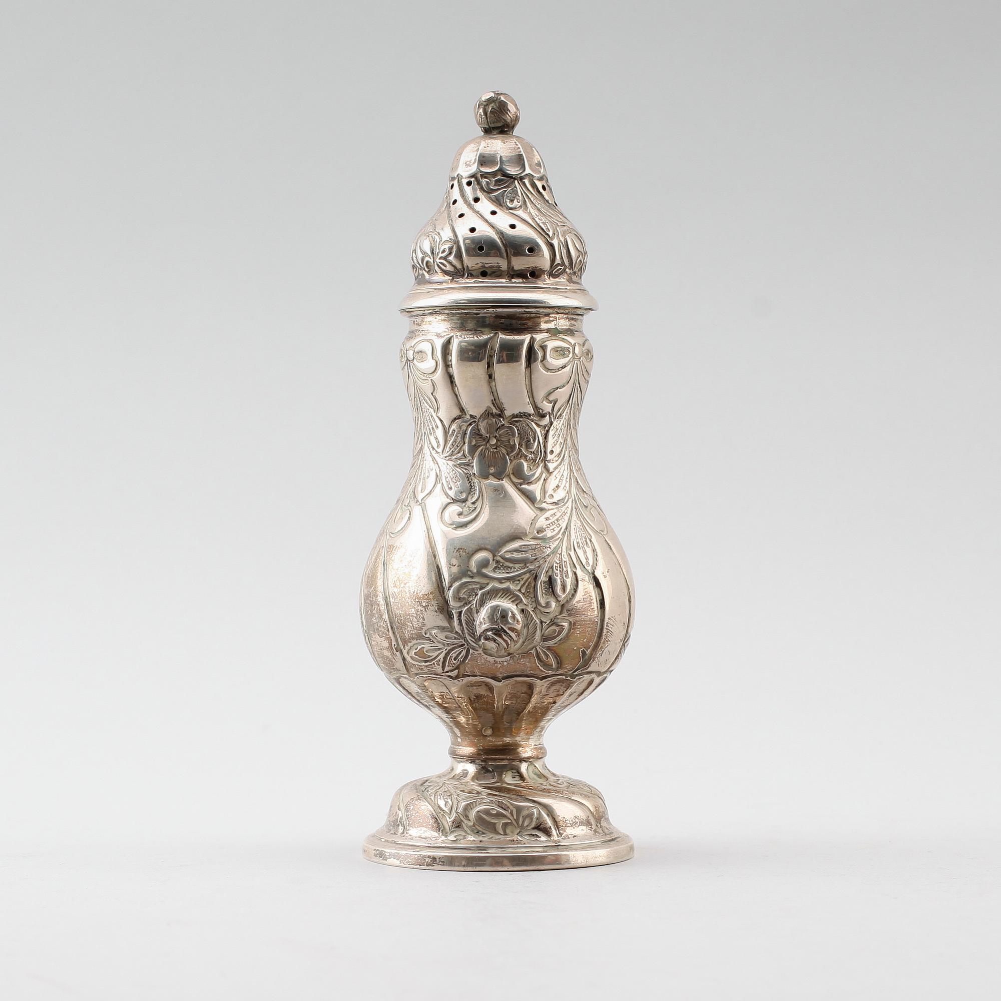 SOCKERSTRÖARE, silver (830), 1900-talets första hälft. Vikt ca 170 g.