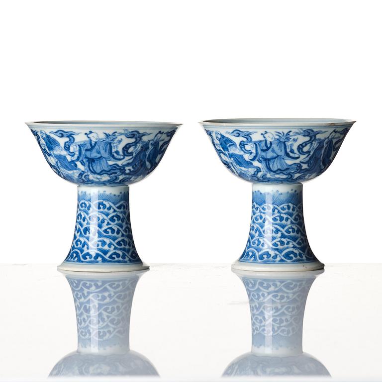 Stemcups, ett par, porslin. Qingdynastin med Daoguangs märke och period.