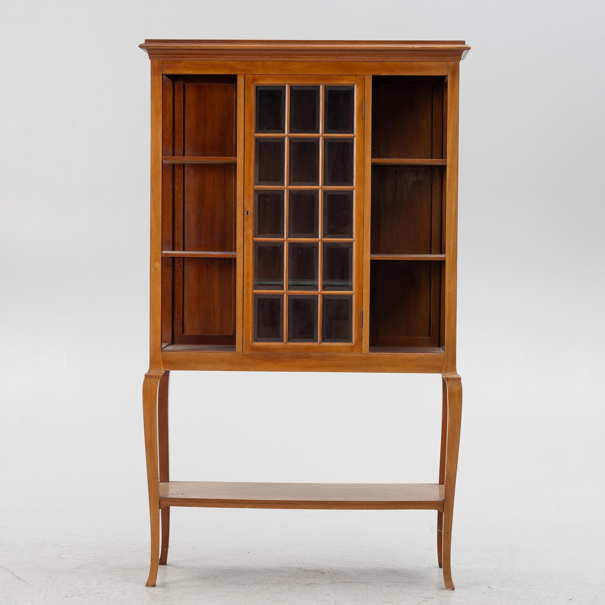 Salon cabinet, Nordiska Kompaniet, before 1909.