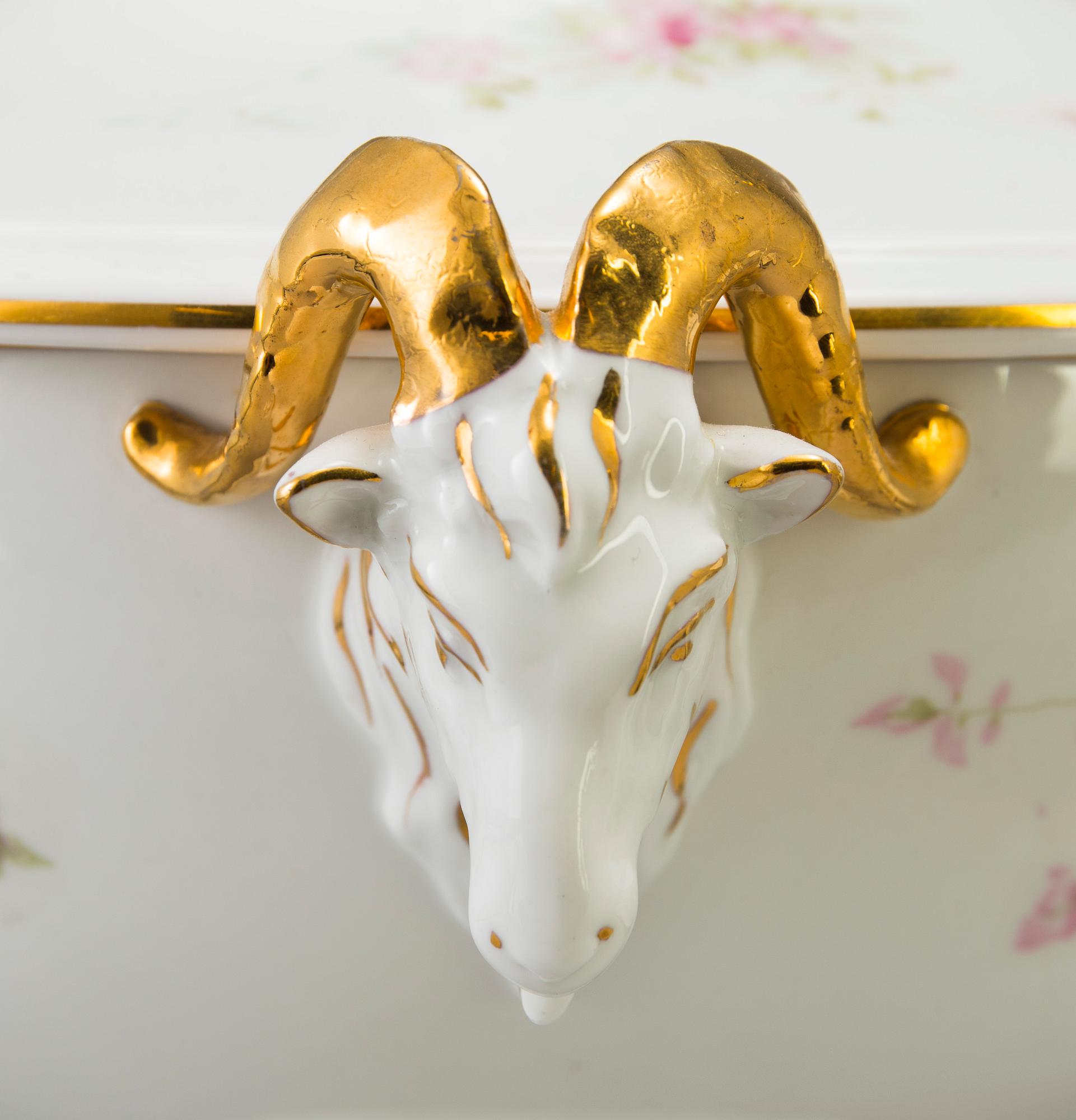 A Rörstrand 84 pieces porcelain dinner service, Sweden early 1900's.