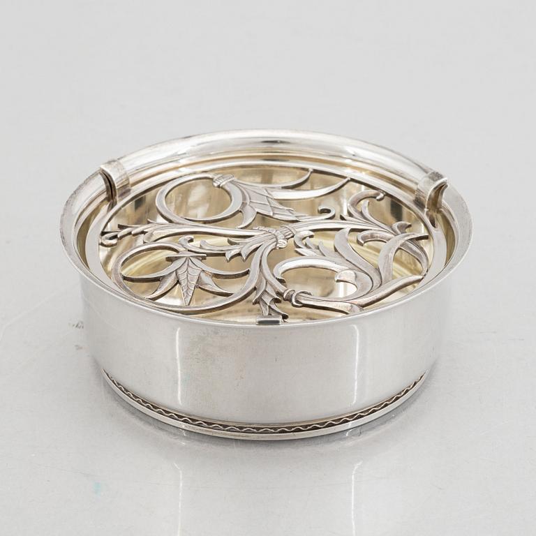 Atelier Borgila, a sterling silver ashtray, Stockholm 1943.