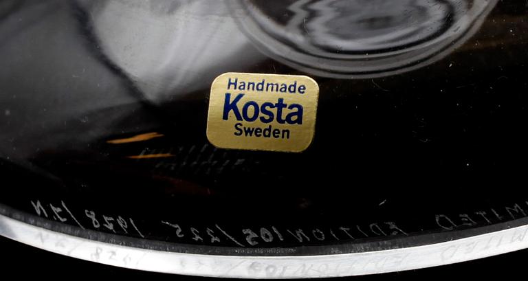 PRAKTURNA, glas, "Linnéskålen", Lisa Bauer, Kosta, signerad, numrerad 105/225 och daterad 1978.