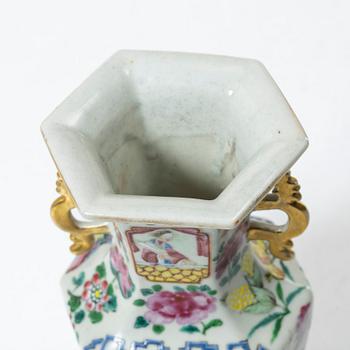 Vas, porslin. Qingdynastin, Kanton, 1800-tal.