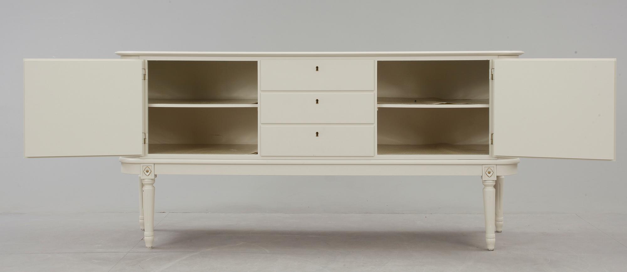 SIDEBOARD, gustaviansk stil, 1900-tal.