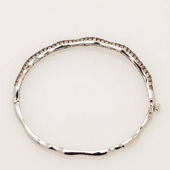 Bracelet, set with brilliant-cut diamonds and white gold.