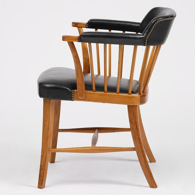 Josef Frank, karmstol, modell B 789A, ”Kaptensstol”, Firma Svenskt Tenn, 1960-tal.